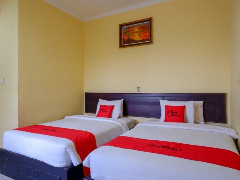 Отель Reddoorz Near Citraland Waterpark Kendari Lepoleop Экстерьер фото