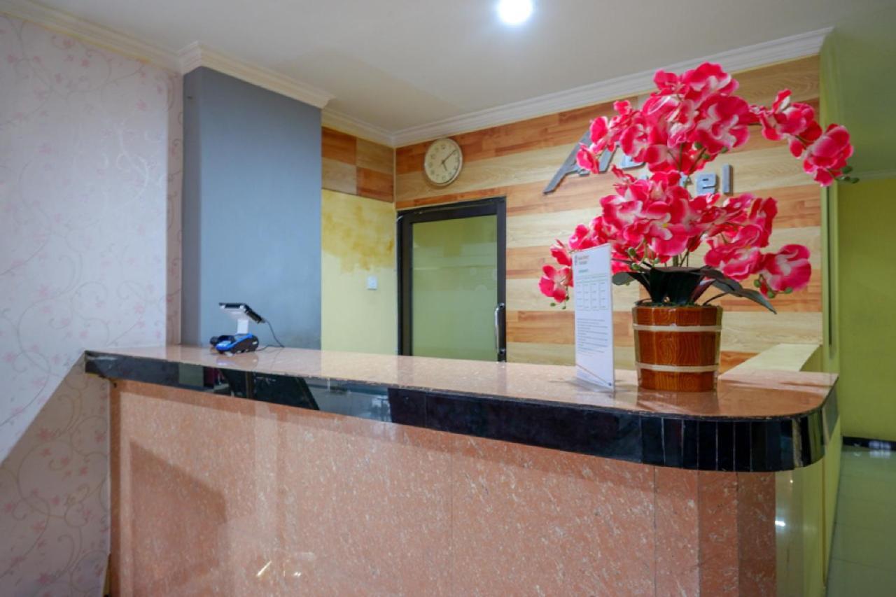 Отель Reddoorz Near Citraland Waterpark Kendari Lepoleop Экстерьер фото