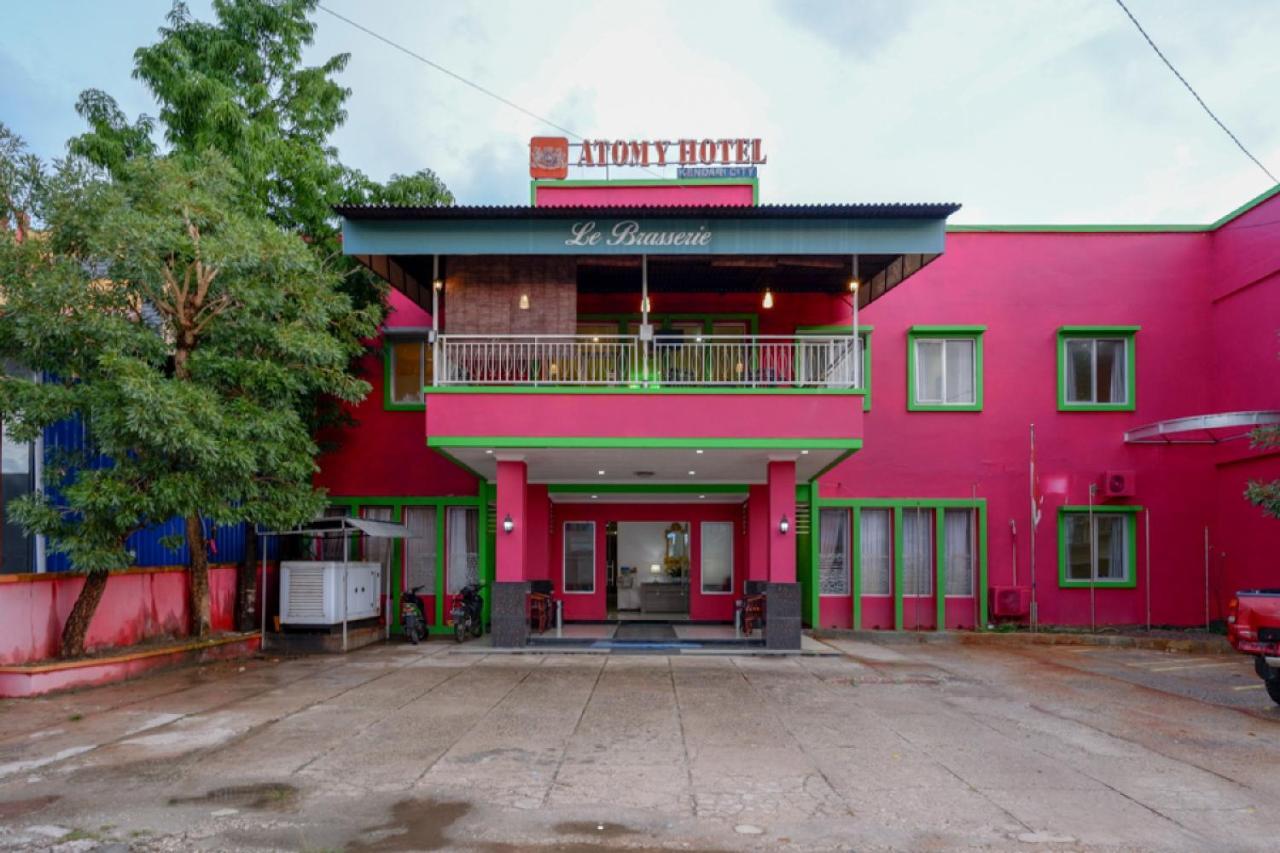 Отель Reddoorz Near Citraland Waterpark Kendari Lepoleop Экстерьер фото