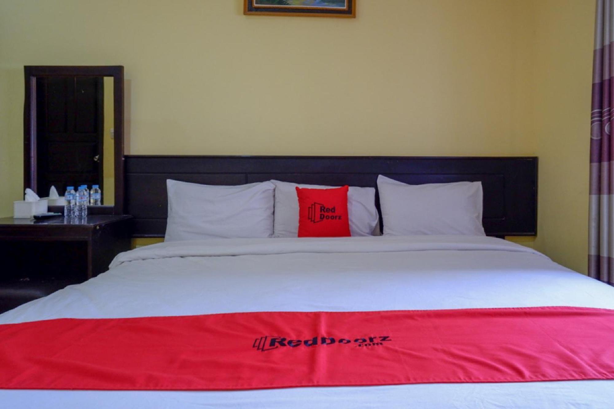 Отель Reddoorz Near Citraland Waterpark Kendari Lepoleop Экстерьер фото