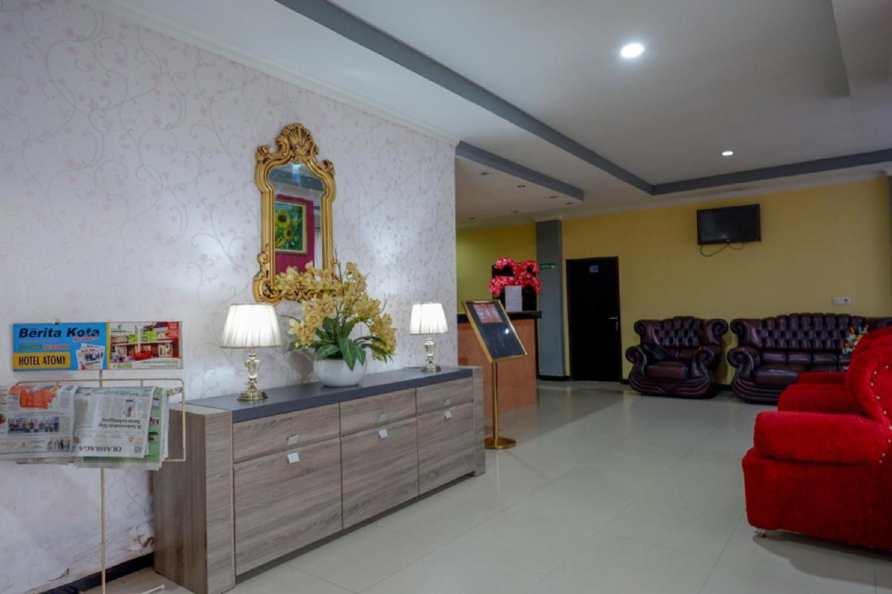 Отель Reddoorz Near Citraland Waterpark Kendari Lepoleop Экстерьер фото