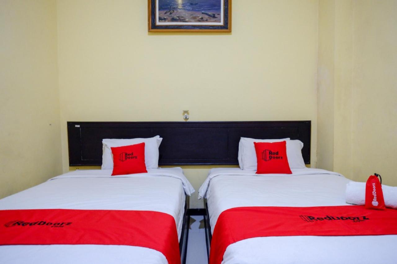 Отель Reddoorz Near Citraland Waterpark Kendari Lepoleop Экстерьер фото