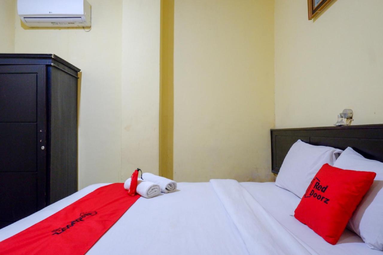 Отель Reddoorz Near Citraland Waterpark Kendari Lepoleop Экстерьер фото