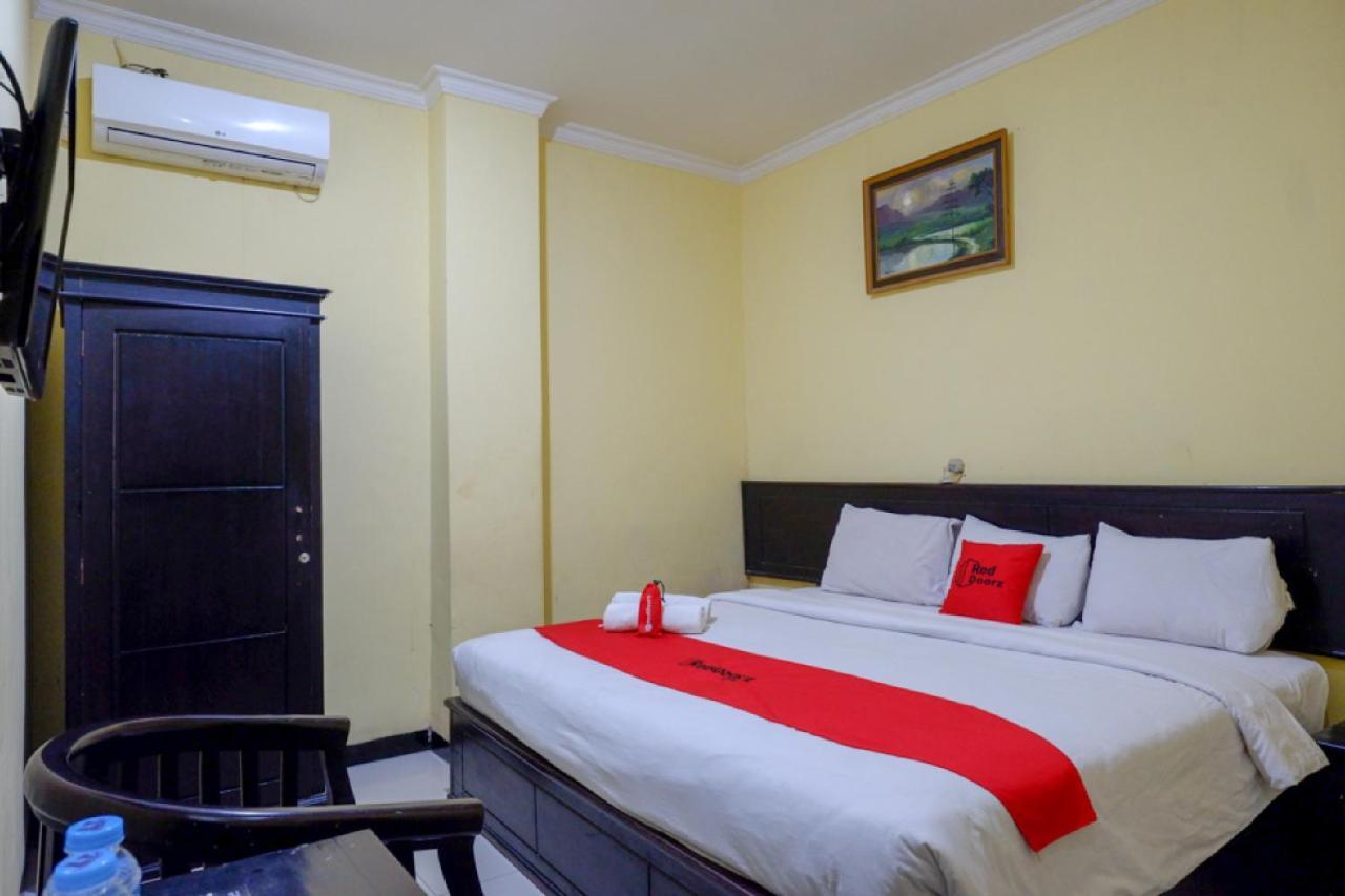 Отель Reddoorz Near Citraland Waterpark Kendari Lepoleop Экстерьер фото