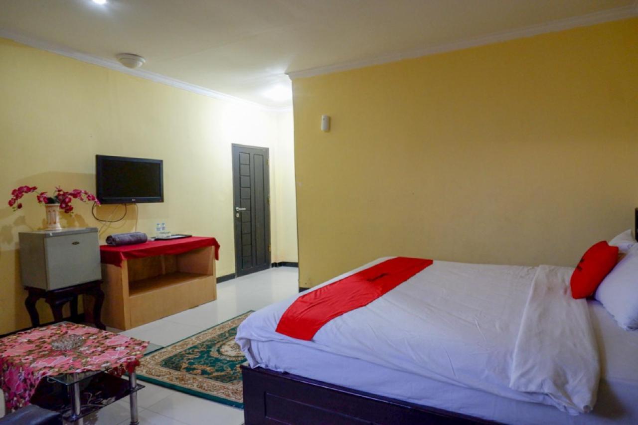 Отель Reddoorz Near Citraland Waterpark Kendari Lepoleop Экстерьер фото
