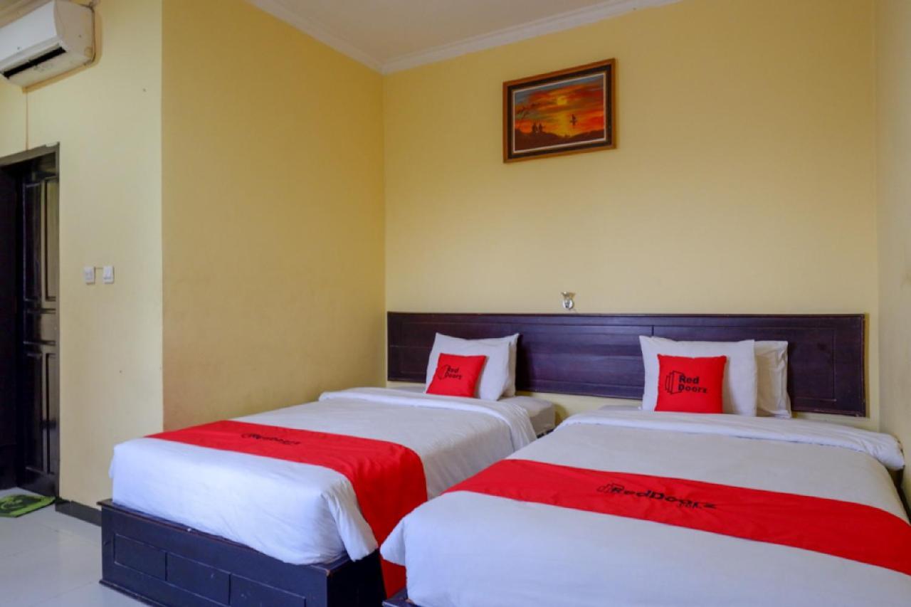 Отель Reddoorz Near Citraland Waterpark Kendari Lepoleop Экстерьер фото