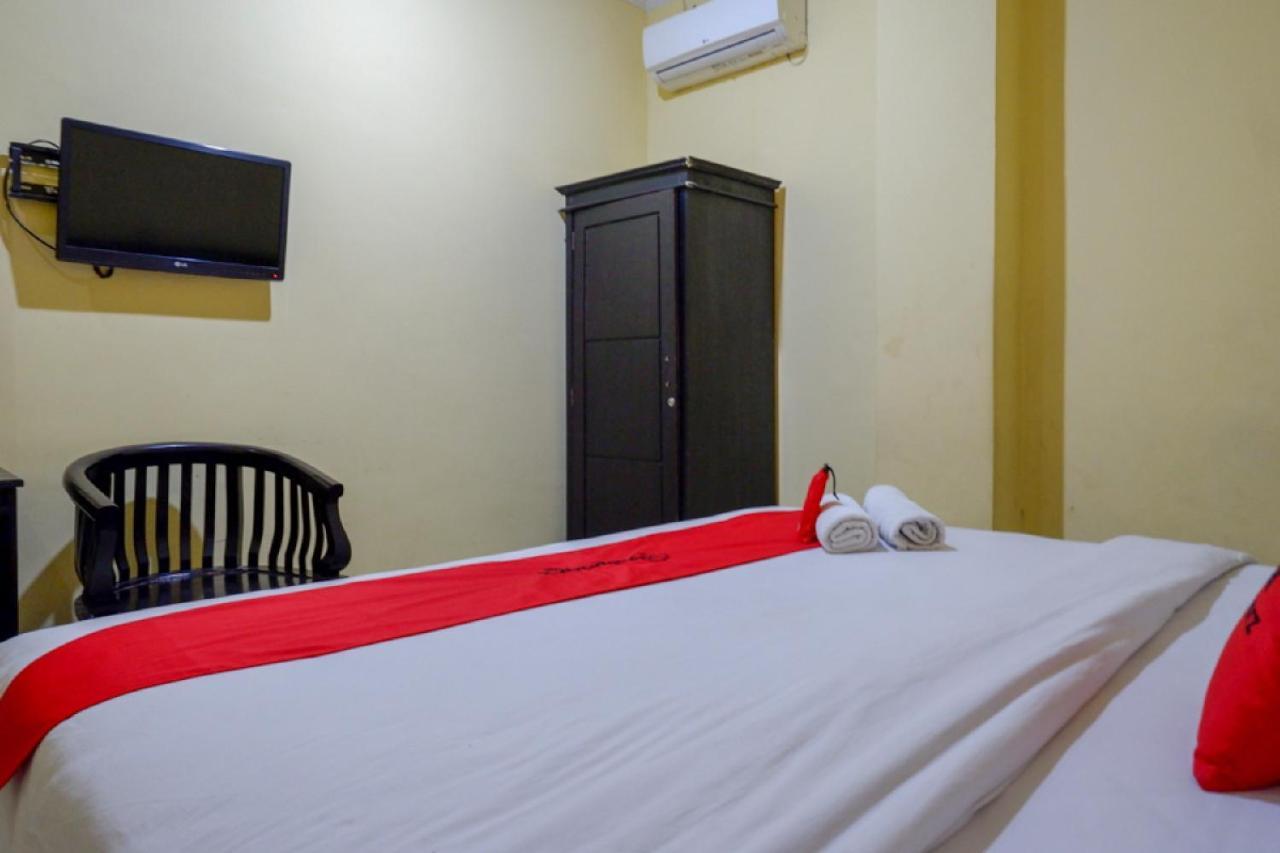 Отель Reddoorz Near Citraland Waterpark Kendari Lepoleop Экстерьер фото