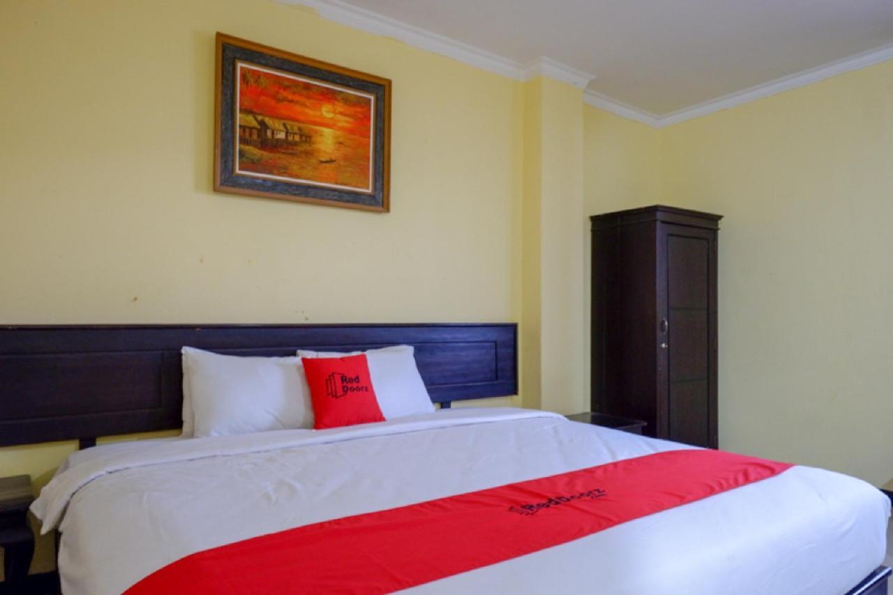 Отель Reddoorz Near Citraland Waterpark Kendari Lepoleop Экстерьер фото