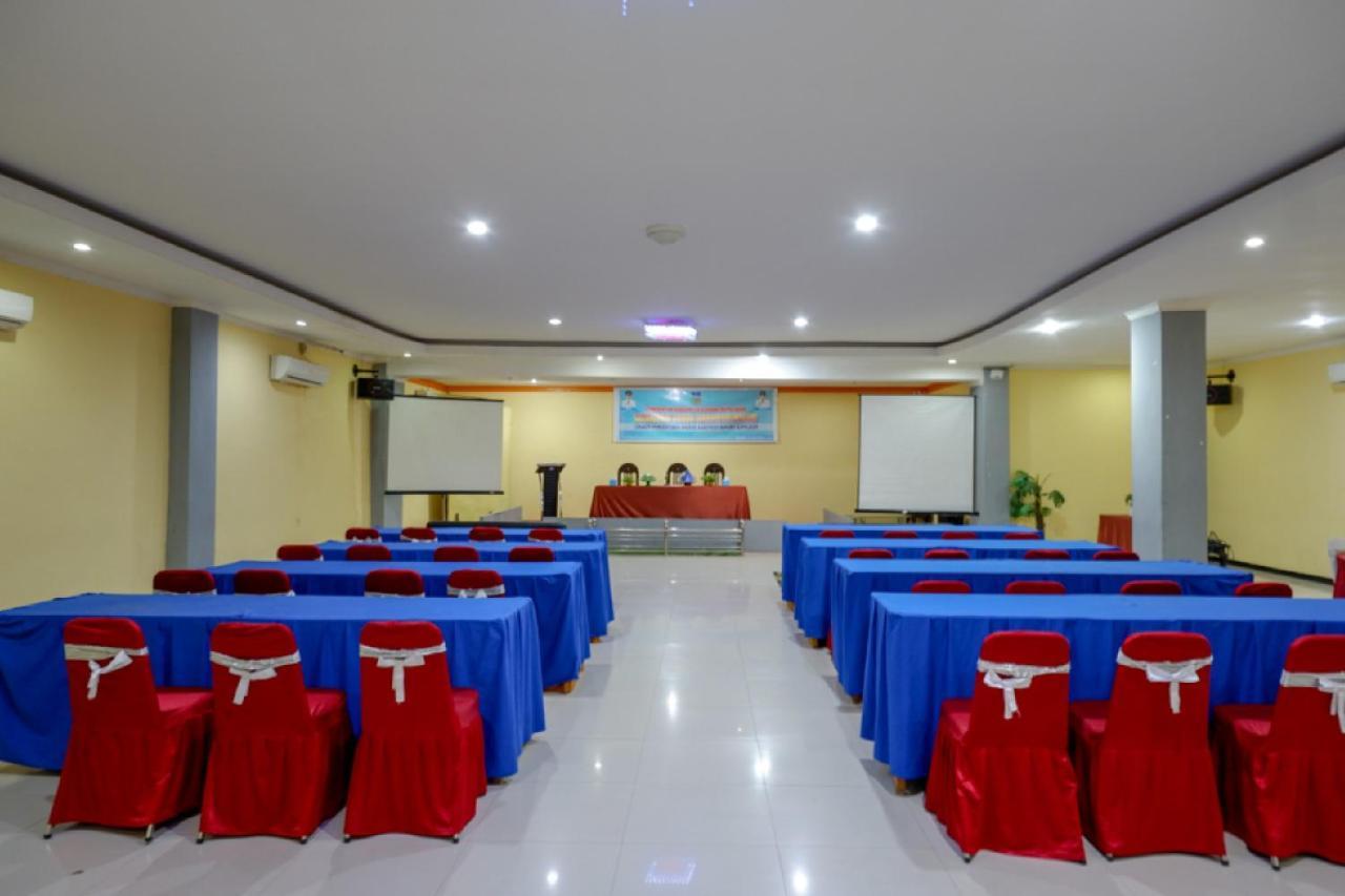 Отель Reddoorz Near Citraland Waterpark Kendari Lepoleop Экстерьер фото