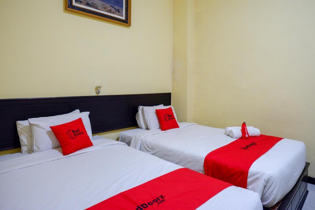 Отель Reddoorz Near Citraland Waterpark Kendari Lepoleop Экстерьер фото