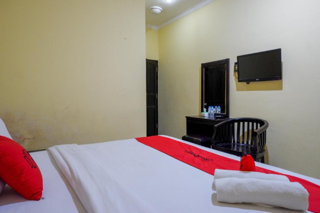 Отель Reddoorz Near Citraland Waterpark Kendari Lepoleop Экстерьер фото